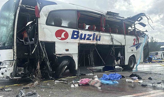 Burdur'da yolcu otobüsü devrildi: 1 ölü, 8 yaralı