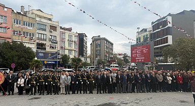 Burhaniye'de çelenk sunma töreni yapıldı