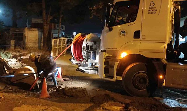 Burhaniye'de kanalizasyon şebekesinde çökme meydana geldi