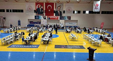 Burhaniye'de Satranç Turnuvasında dereceye girenler ödüllendirildi