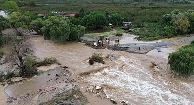 Bursa İznik'te Çakırca Deresi taştı! Tarım arazileri sular altında kaldı