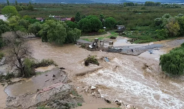 Bursa İznik'te Çakırca Deresi taştı! Tarım arazileri sular altında kaldı