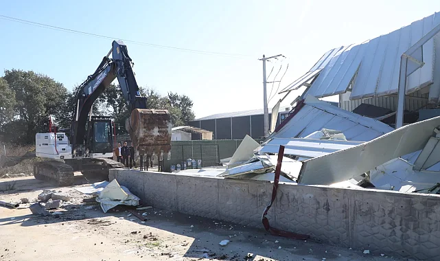 Bursa Nilüfer'de kaçak fabrika yıkıldı
