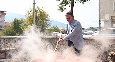 Bursa Osmangazi'de imece salça bereketi! 180 aileye kışlık destek