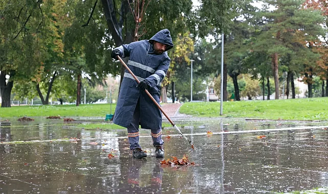 Bursa Osmangazi'de park ve yeşil alanlarda yoğun mesai