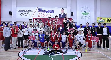 Bursa Osmangazi'de sporcular Cumhuriyet için ter döktü