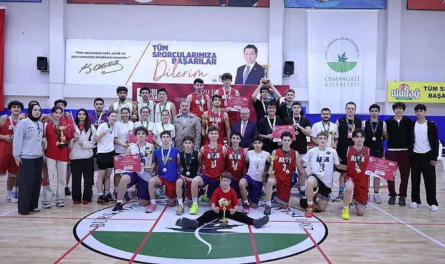 Bursa Osmangazi'de sporcular Cumhuriyet için ter döktü