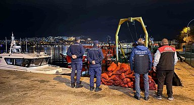 Bursa'da 350 kilo kaçak midye ele geçirildi