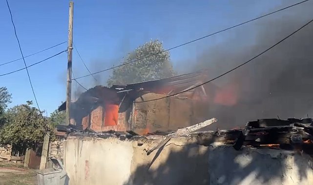 Bursa'da bir evde çıkan yangın çevredeki yapılara sıçradı
