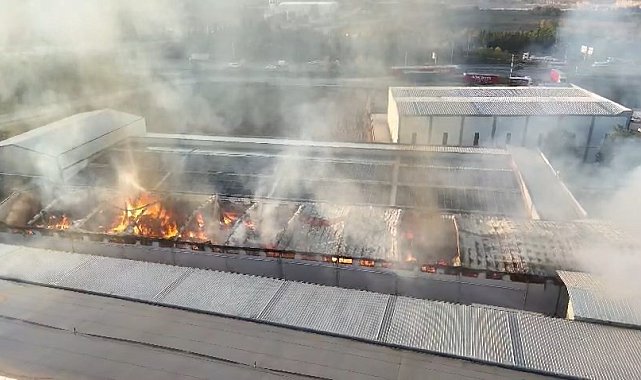 Bursa'da mobilya fabrikasında büyük yangın...30 itfaiye ve tanker olay yerinde