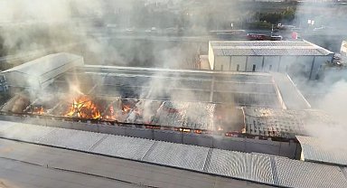 Bursa'da mobilya fabrikasında büyük yangın...30 itfaiye ve tanker olay yerinde