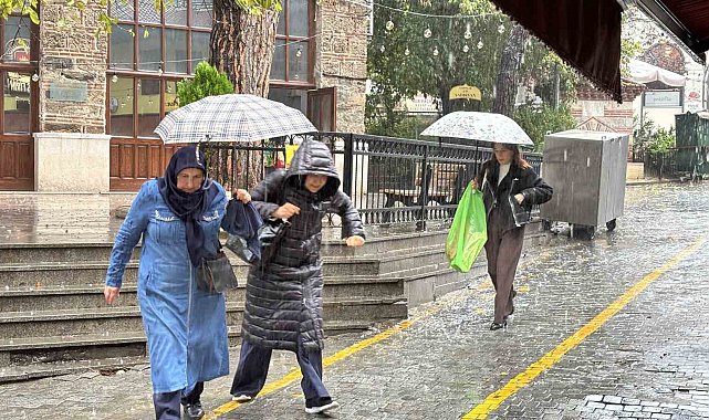 Bursa'da sağanak başladı fırtına uyarısı geldi: Rüzgar 80 kilometreye ulaşacak