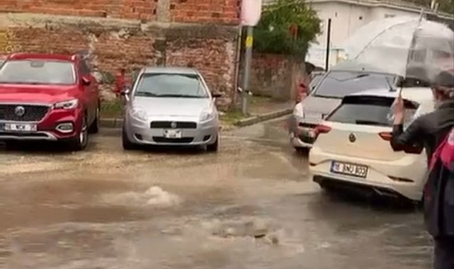 Bursa'da sağanak yağış hayatı olumsuz etkiledi: Pazar yerleri ve sokaklar göle döndü