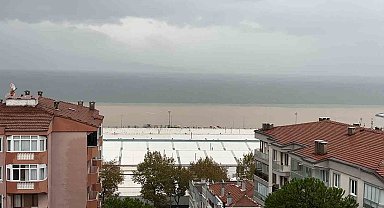 Bursa'da sel suları denizi çamura buladı