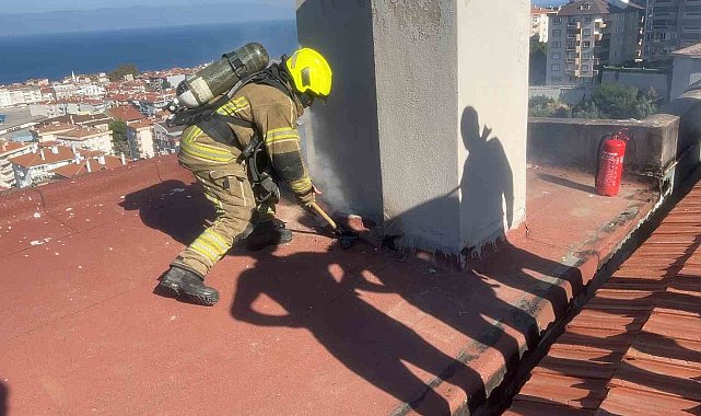 Bursa'da sitenin çatısında yangın paniği