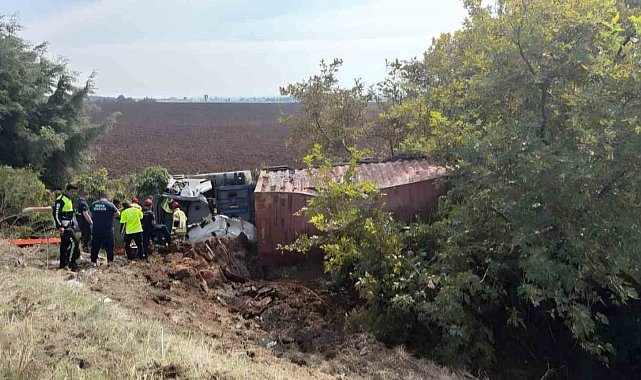 Bursa'da tır tarlaya uçtu: 1 yaralı