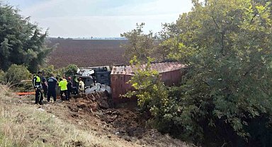 Bursa'da tır tarlaya uçtu: 1 yaralı