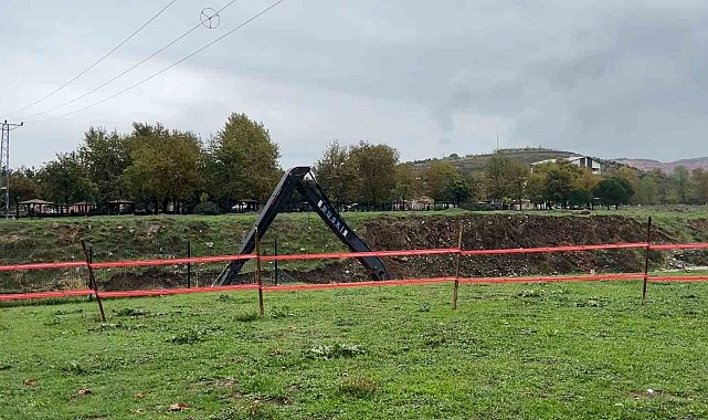 Bursa'da toprak kayması sonrası suyun akış yönü değişti, ekipler müdahale etti