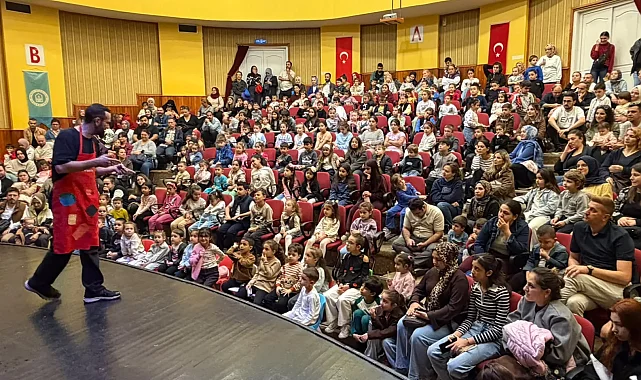 Bursa'da Yıldırımlı çocuklar 'Evden Uzakta' ile tiyatroyla buluştu