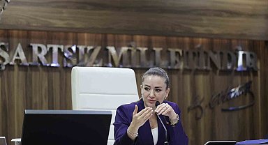Büşra Özdemir'den AK Parti'ye geçeceği iddialarına yanıt: "Biraz daha nezaketli davranmalarını rica ediyorum"