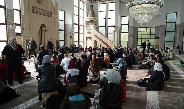 Camiler özel öğrencilerle şenlendi: İlahiler söylendi, ezan okundu