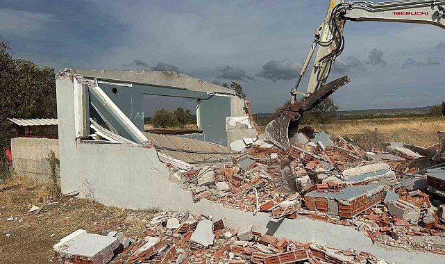 Çanakkale'de 21 kaçak yapı yıkıldı