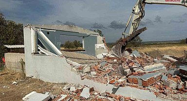 Çanakkale'de 21 kaçak yapı yıkıldı