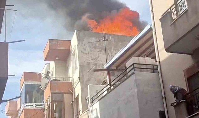 Çanakkale'de çatı katında çıkan yangın korkuttu
