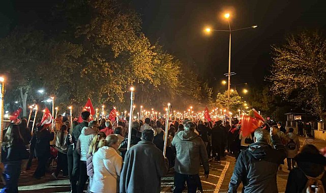 Çanakkale'de Cumhuriyet coşkusu fener alayıyla taçlandı