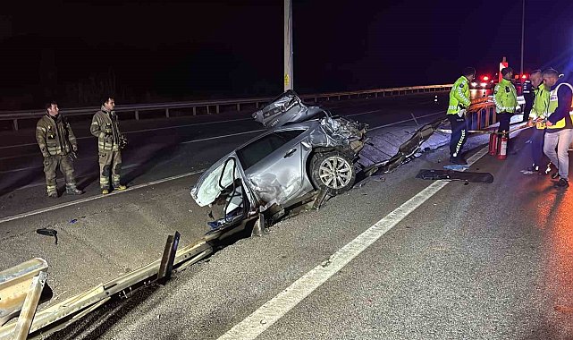 Çanakkale'de otomobil paramparça oldu: 2 kişi hayatını kaybetti