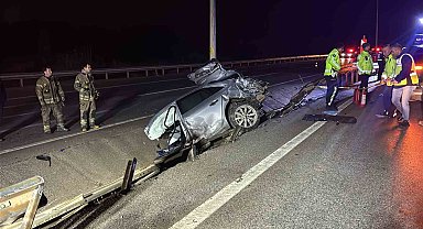 Çanakkale'de otomobil paramparça oldu: 2 kişi hayatını kaybetti
