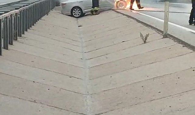 Çanakkale'de seyir halindeki otomobilden alevler yükseldi