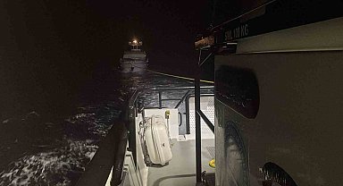 Çanakkale'de sürüklenen teknedeki 3 kişi kurtarıldı