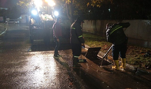 Çayırova'da sağanağa karşı ekipler gece boyunca çalıştı