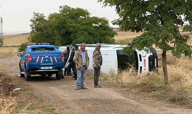 Cenazeye gidiyorlardı, minibüs devrildi, 8 kişi yaralandı