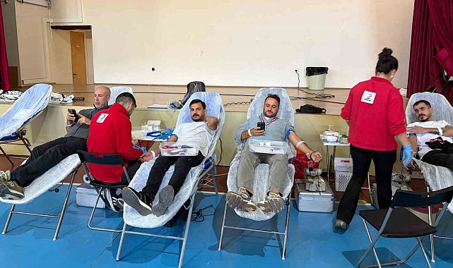 Çeşme'de Kızılay'a 97 ünite kan bağışı