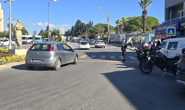 Çeşme'de yayalara yol vermeyen sürücülere ceza