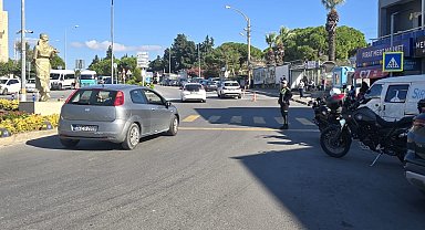 Çeşme'de yayalara yol vermeyen sürücülere ceza