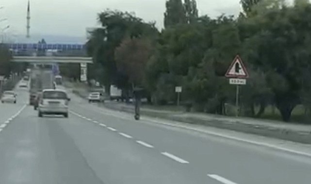 Çevreyolunda yürekleri ağza getiren scooter yolculuğu