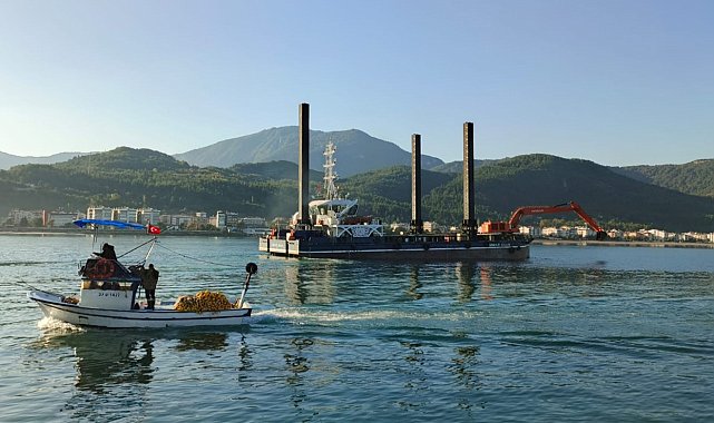 Cide Limanı'nda temizlik çalışması