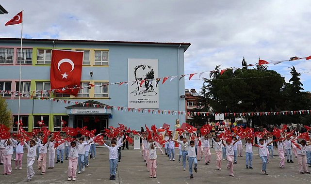 Çivril'de 29 Ekim coşkusu törenlerle başladı