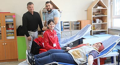 Çivril'de minikler 1 günde 100 ünite kan bağışı topladı