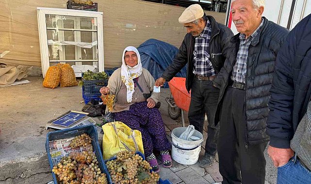 Çivril'in meşhur Koçak üzümü tezgâhlarda