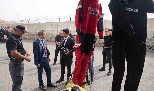 Cizre Kaymakamı Baycar, su altı arama kurtarma ekibi ile görüştü