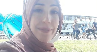 Çocuklarını kenara iterek kurtaran anne, devrilen minibüsün altında kalarak hayatını kaybetti