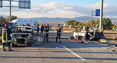 Çorum'da iki otomobil çarpıştı: 7 yaralı