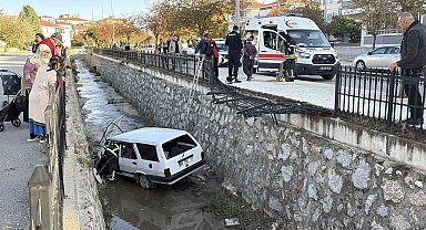 Çorum'da otomobil dereye uçtu: 1 yaralı
