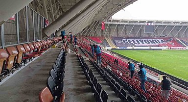 Çorum'da yükümlülerden spor tesislerindeki ve okullardaki temizlik-onarım çalışmalarına büyük destek