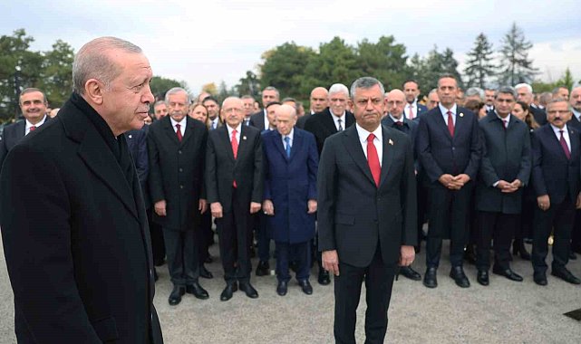 Cumhurbaşkanı Erdoğan başkanlığındaki devlet erkanı Anıtkabir'i ziyaret etti