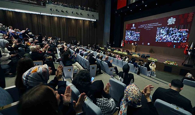 Cumhurbaşkanı Erdoğan: "Vesayetçilerin ördüğü tek tipçi duvarlar, AK Parti'yi ihya eden kadınların mücadelesiyle yıkılmıştır"